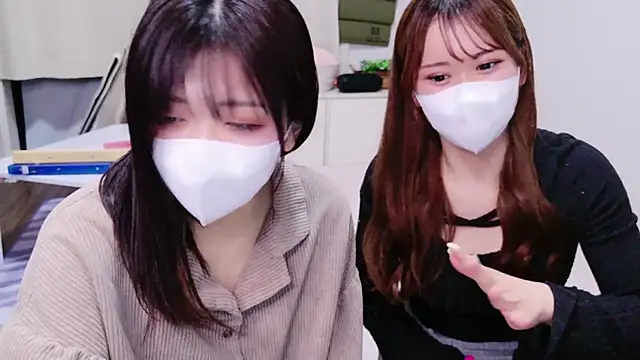 Snapshot of NA-KAREN-V8 chatting on March 1, 2:23 pm NA-KAREN-V8 online show from March 1, 2:23 pm