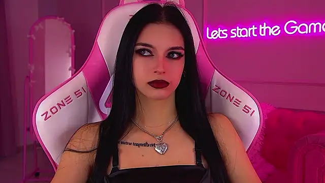 Snapshot of BeverlyMost chatting on February 1, 6:45 am BeverlyMost online show from February 1, 6:45 am