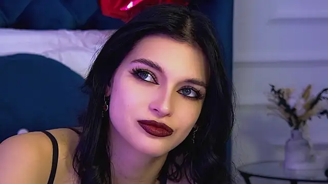 Snapshot of BeverlyMost chatting on February 15, 8:13 am BeverlyMost online show from February 15, 8:13 am