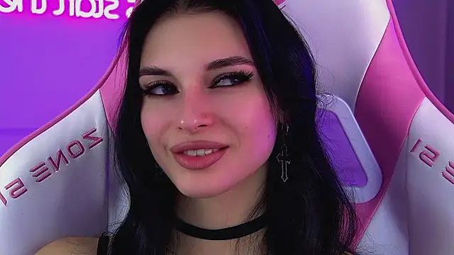 Snapshot of BeverlyMost chatting on February 24, 7:34 pm BeverlyMost online show from February 24, 7:34 pm