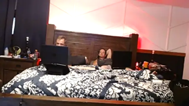 krash n babi online show from March 1, 9:11 am