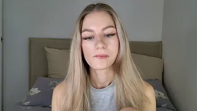 Snapshot of GabriellaOlsen chatting on October 17, 9:45 am GabriellaOlsen online show from October 17, 9:45 am