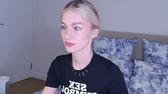 GabriellaOlsen online show from December 17, 1:39 pm