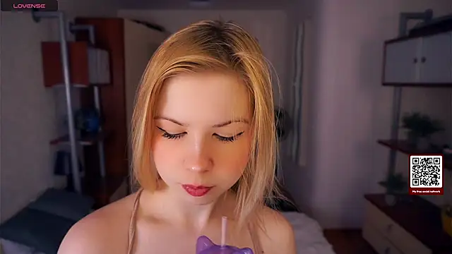 LynetHakes online show from October 1, 4:07 am