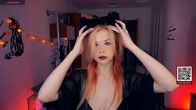 LynetHakes online show from October 13, 4:12 am