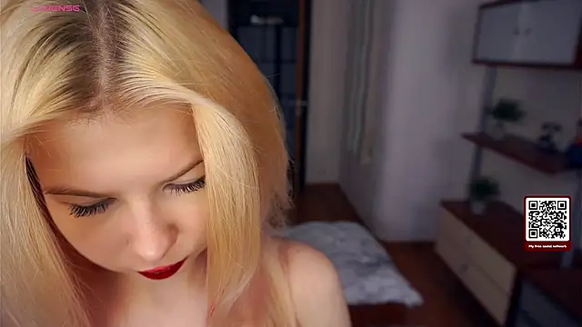 LynetHakes online show from November 22, 4:22 am