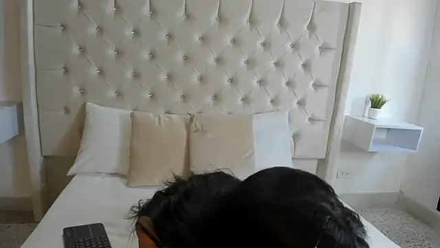 bella bloomg online show from March 9, 3:16 pm