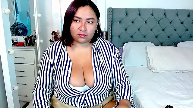 Snapshot of KarlaWild chatting on January 24, 11:48 am KarlaWild online show from January 24, 11:48 am