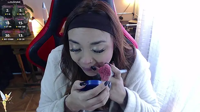 Snapshot of natyk_m chatting on May 12, 4:37 pm natyk m online show from May 12, 4:37 pm
