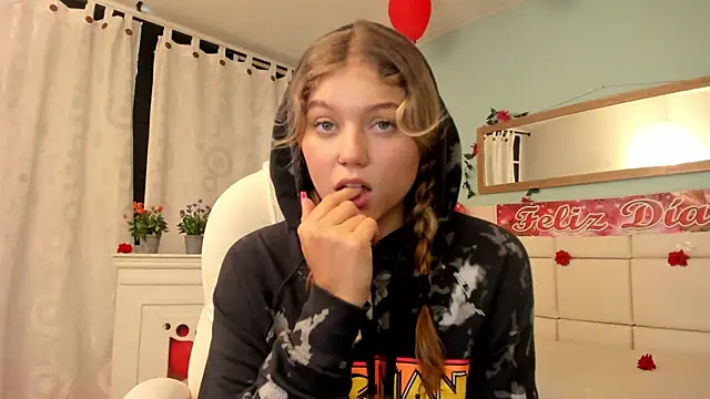 alaia greyy online show from February 18, 2:16 pm