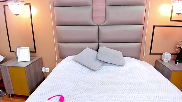 CAYLINCOLLINS online show from February 13, 3:50 am