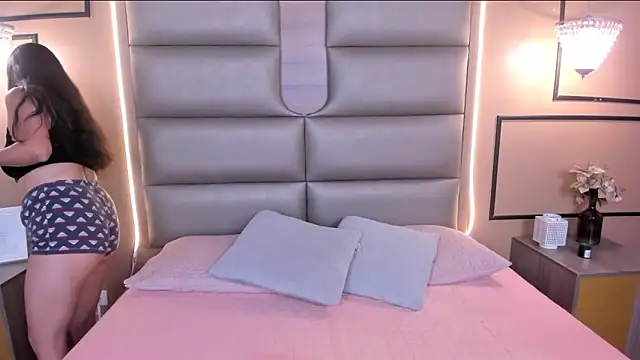 CAYLINCOLLINS online show from March 5, 3:18 am