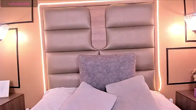 CAYLINCOLLINS online show from March 13, 6:48 am