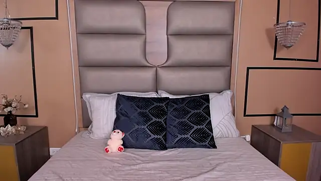 CAYLINCOLLINS online show from September 30, 3:22 am