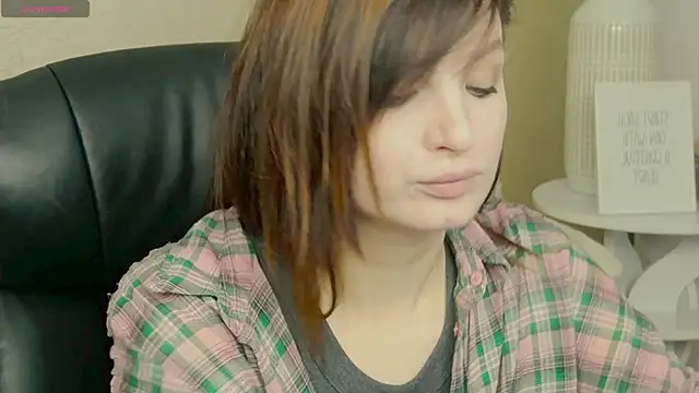 BritneyBarker online show from November 22, 9:30 am