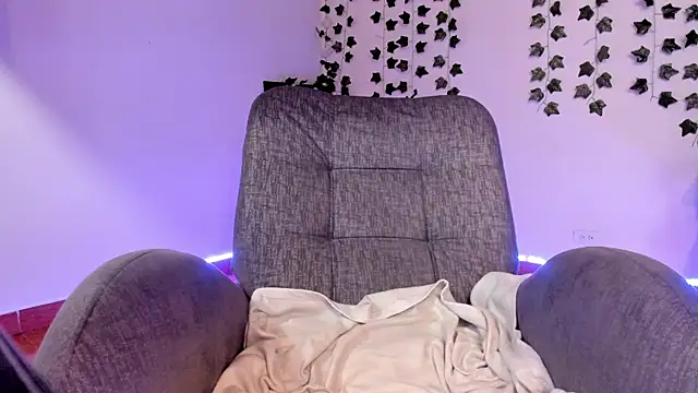 saray  jones online show from January 29, 4:30 pm