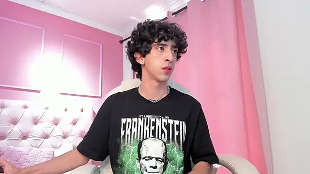 Snapshot of Alezzandro_ chatting on January 25, 6:02 pm Alezzandro online show from January 25, 6:02 pm