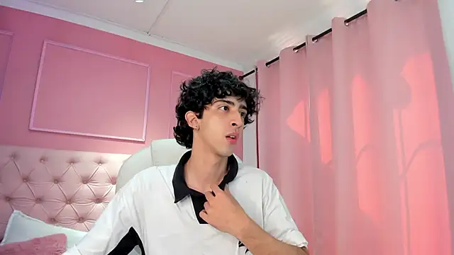 Snapshot of Alezzandro_ chatting on January 26, 2:41 pm Alezzandro online show from January 26, 2:41 pm