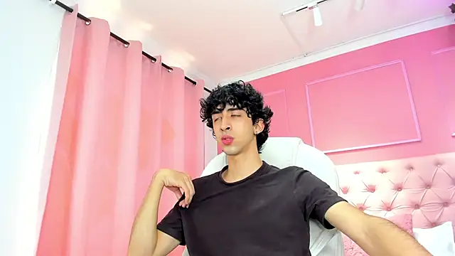 Snapshot of Alezzandro_ chatting on January 30, 2:36 pm Alezzandro online show from January 30, 2:36 pm