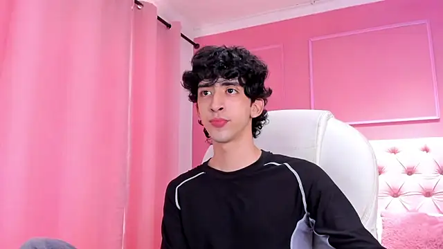 Snapshot of Alezzandro_ chatting on January 31, 2:49 pm Alezzandro online show from January 31, 2:49 pm