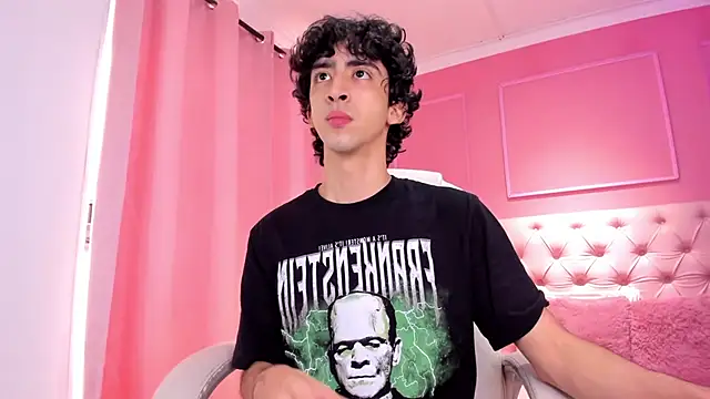 Snapshot of Alezzandro_ chatting on February 1, 2:45 pm Alezzandro online show from February 1, 2:45 pm