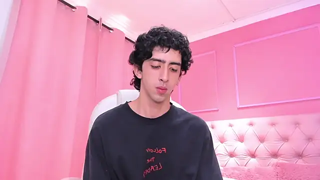 Alezzandro  online show from February 3, 5:14 pm