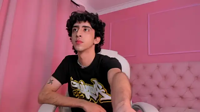 Alezzandro  online show from February 5, 8:04 pm