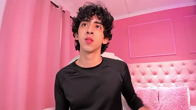 Snapshot of Alezzandro_ chatting on February 10, 2:05 pm Alezzandro online show from February 10, 2:05 pm