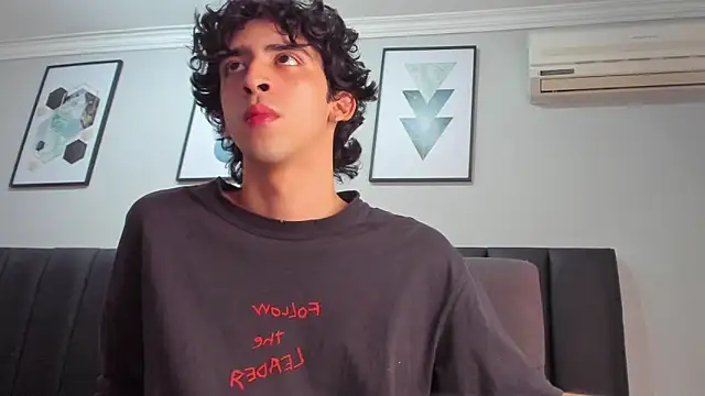 Snapshot of Alezzandro_ chatting on February 12, 5:58 pm Alezzandro online show from February 12, 5:58 pm