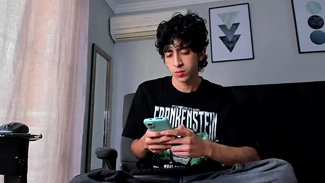 Alezzandro  online show from March 15, 8:10 pm