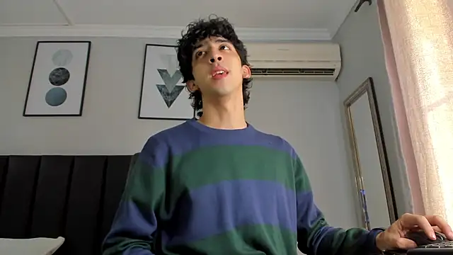 Snapshot of Alezzandro_ chatting on March 20, 1:15 pm Alezzandro online show from March 20, 1:15 pm