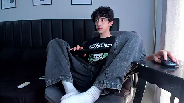 Snapshot of Alezzandro_ chatting on March 22, 2:36 pm Alezzandro online show from March 22, 2:36 pm