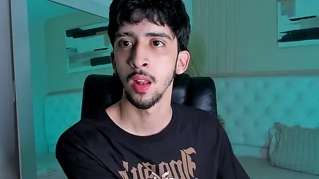 Snapshot of Alezzandro_ chatting on September 16, 8:43 pm Alezzandro online show from September 16, 8:43 pm