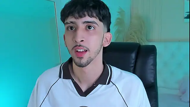 Snapshot of Alezzandro_ chatting on September 18, 8:44 pm Alezzandro online show from September 18, 8:44 pm