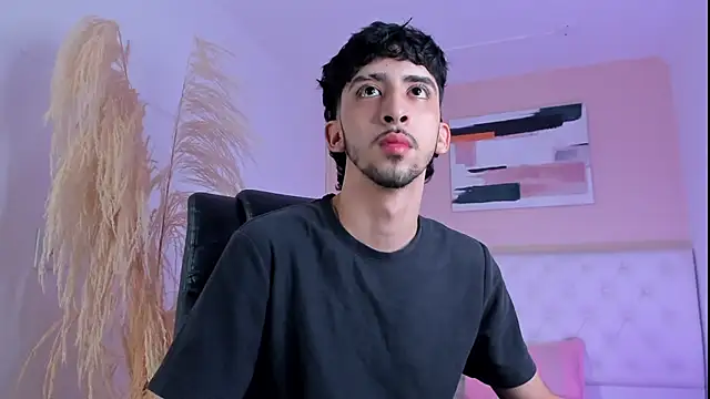 Snapshot of Alezzandro_ chatting on September 21, 8:54 pm Alezzandro online show from September 21, 8:54 pm