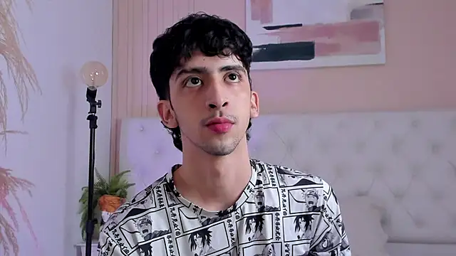 Alezzandro  online show from October 6, 8:39 pm