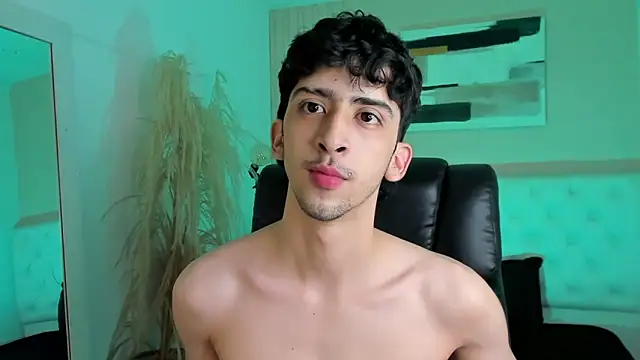 Alezzandro  online show from October 7, 8:39 pm