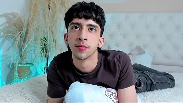 Alezzandro  online show from October 8, 8:50 pm