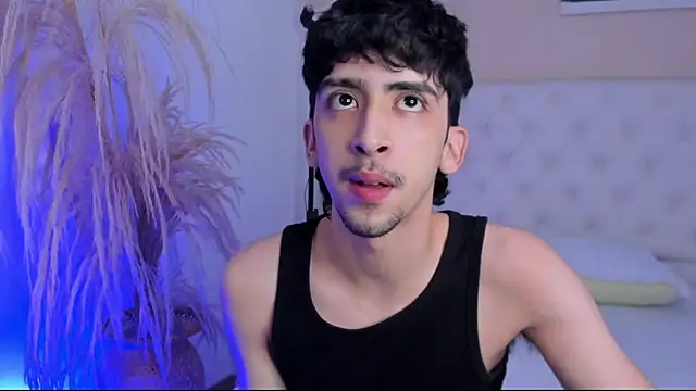 Snapshot of Alezzandro_ chatting on October 12, 8:41 pm Alezzandro online show from October 12, 8:41 pm