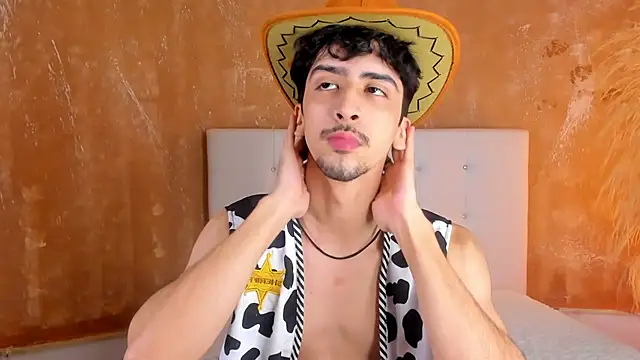 Alezzandro  online show from November 7, 8:31 pm