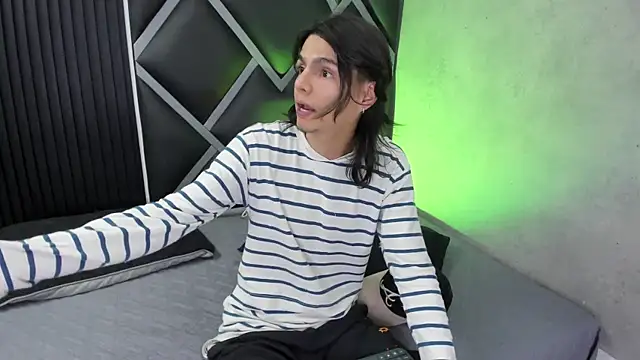 Martshall09 online show from October 28, 9:50 pm