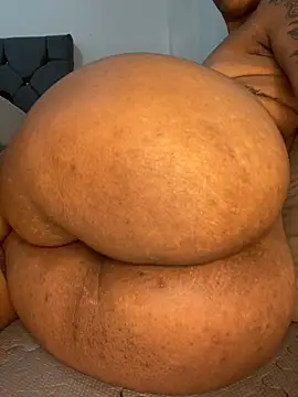 Snapshot of Charlotte_bronxxx chatting on November 8, 5:34 pm Charlotte bronxxx online show from November 8, 5:34 pm