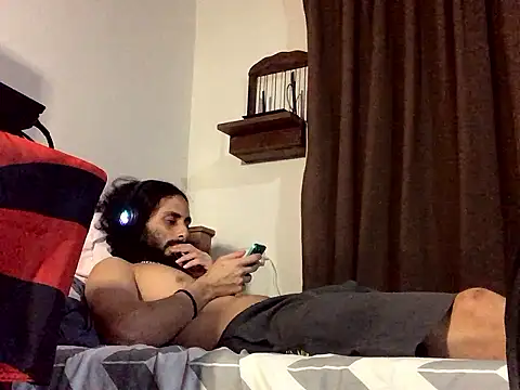 Nooneisthis online show from January 9, 10:40 am