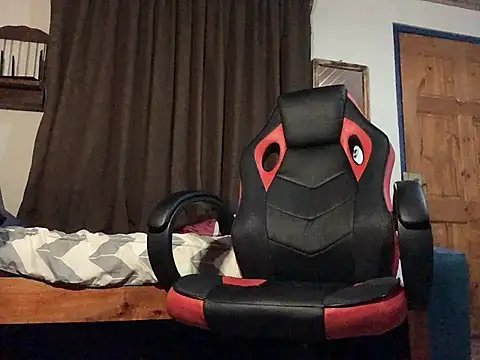 Nooneisthis online show from April 15, 6:20 am