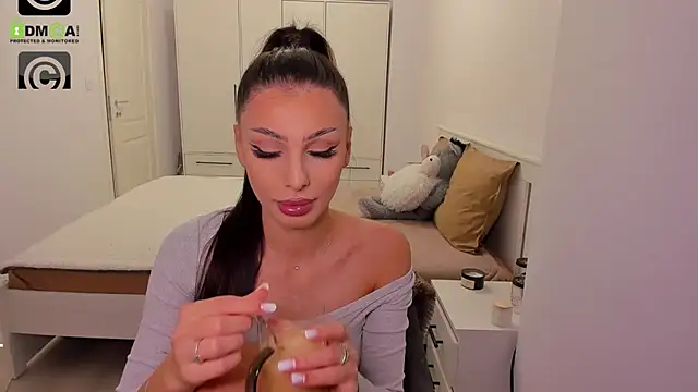 HelenShawn online show from October 14, 9:04 pm