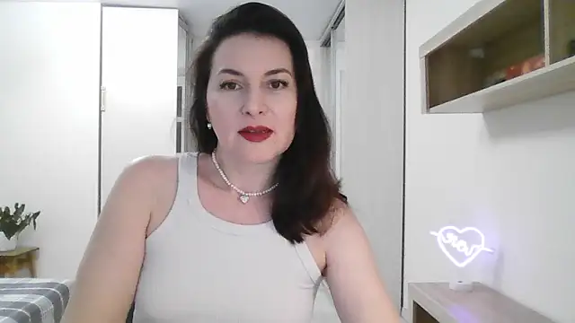 Snapshot of Victoria_Glam chatting on February 6, 6:35 pm Victoria Glam online show from February 6, 6:35 pm