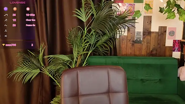 Snapshot of Yo_Pixxie chatting on February 1, 10:48 am Yo Pixxie online show from February 1, 10:48 am