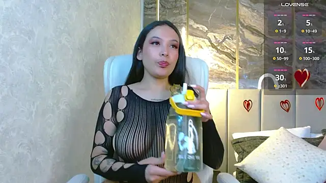 Victoria Collinns online show from February 24, 12:05 pm