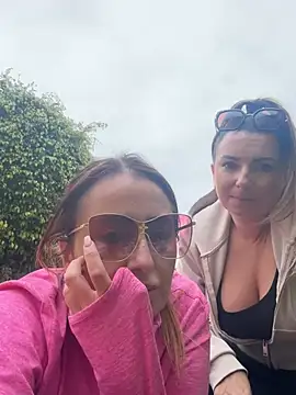 MolliexLexi1 online show from January 25, 2:36 pm