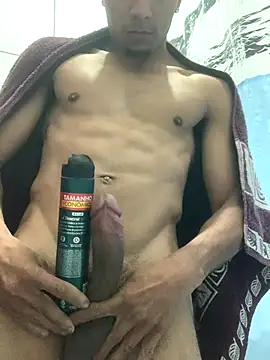 Snapshot of Magrinhoo051 chatting on October 1, 4:18 am Magrinhoo051 online show from October 1, 4:18 am